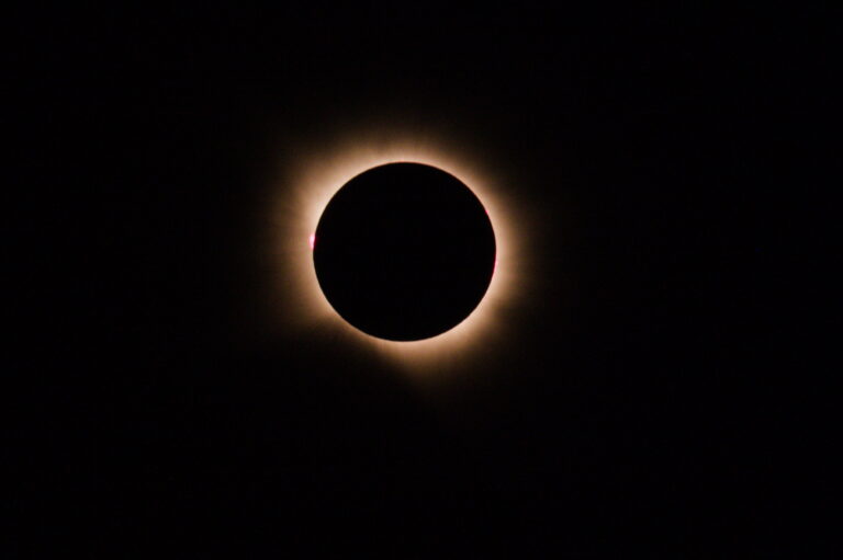 Éclipse totale de soleil à Ermita de la Virgen de Madrigal (Villahoz) région de Burgos – Espagne